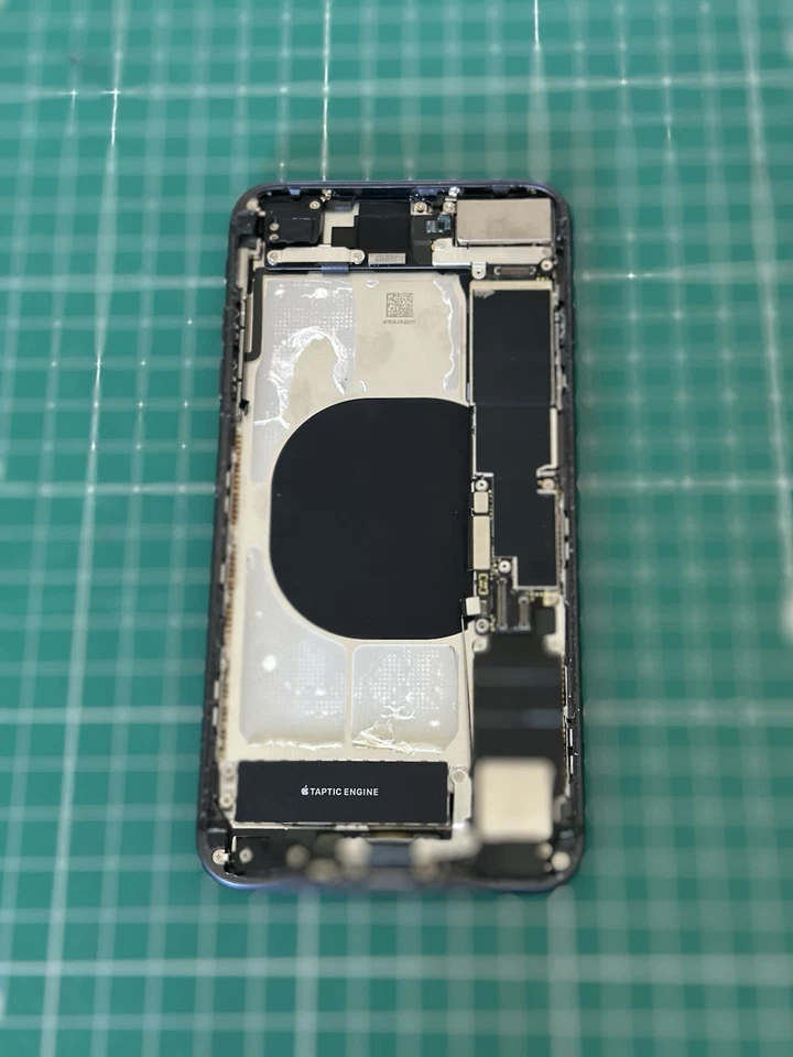 Capa traseira cinza espacial iPhone 8 Plus OEM completa com câmera grau A - Imagem 4 de 4