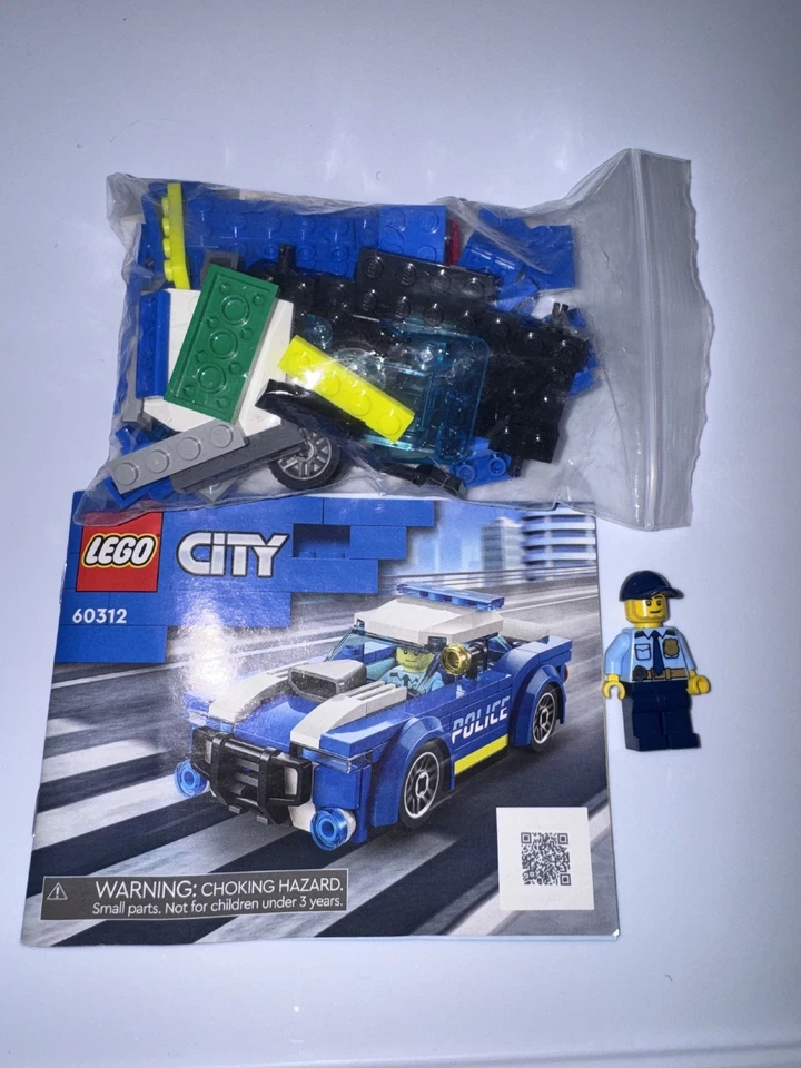 Huge LOT of Assorted Complete LEGO Sets and Minifigures! Marvel DC City Classic - Image 2 of 4