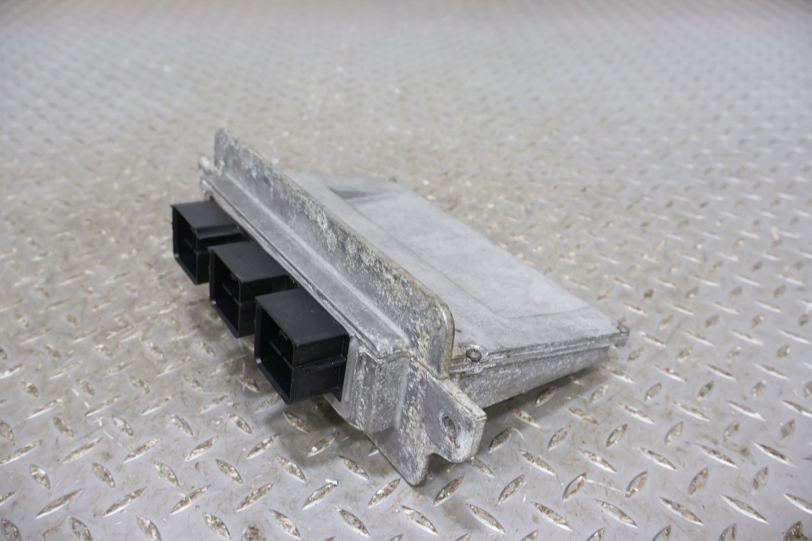 09 Aston Martin V8 Vantage ECU Engine Control Module (6G33-23A650-AA) OEM
