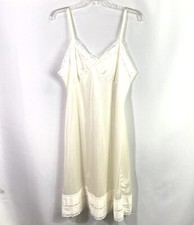 Vintage Slip Ivory With Lace Size 38 Union Made Nylon Tiered Bottom Hem