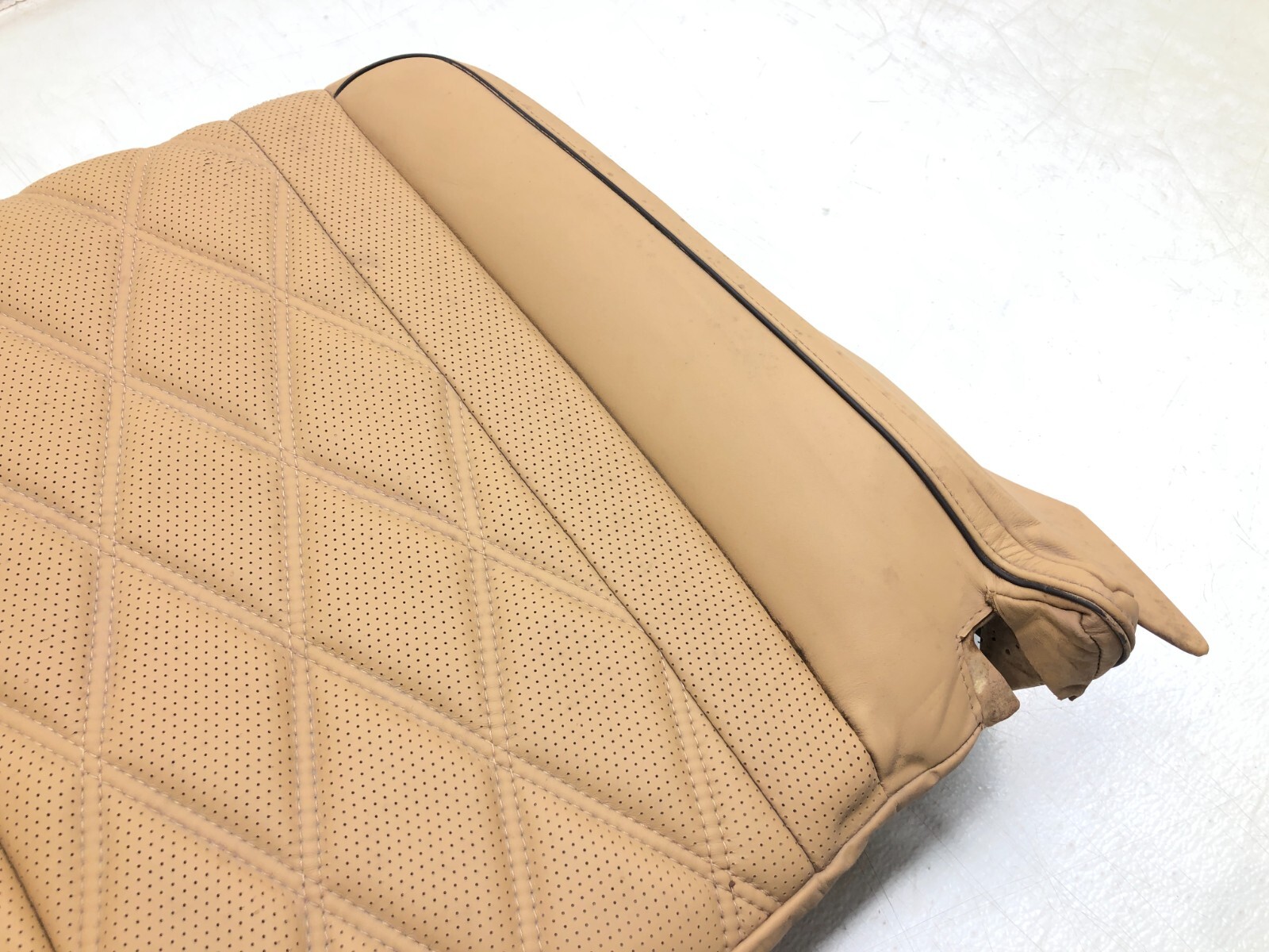 2014-2018 BENTLEY FLYING SPUR RIGHT PASS REAR LOWER SEAT CUSHION OEM #FOR PARTS.