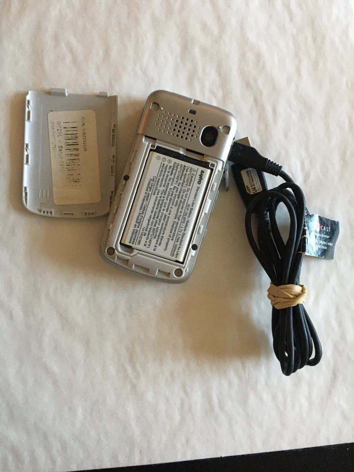 Lot Of 3 Cell Phones And Cell Phone Accessories HUGE BARGAIN!! - Image 3 of 4