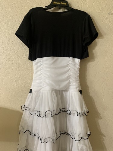 PHILLY MÄDCHEN SCHWARZ/WEISSES KLEID - ÄRMELLOS MIT GEKRATZTER JACKE - GRÖSSE 10 - Bild 4 von 9