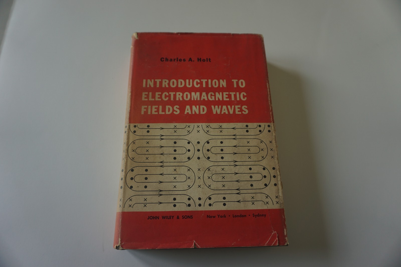 Introduction to Electromagnetic Fields and Waves by Charlie A. Holt