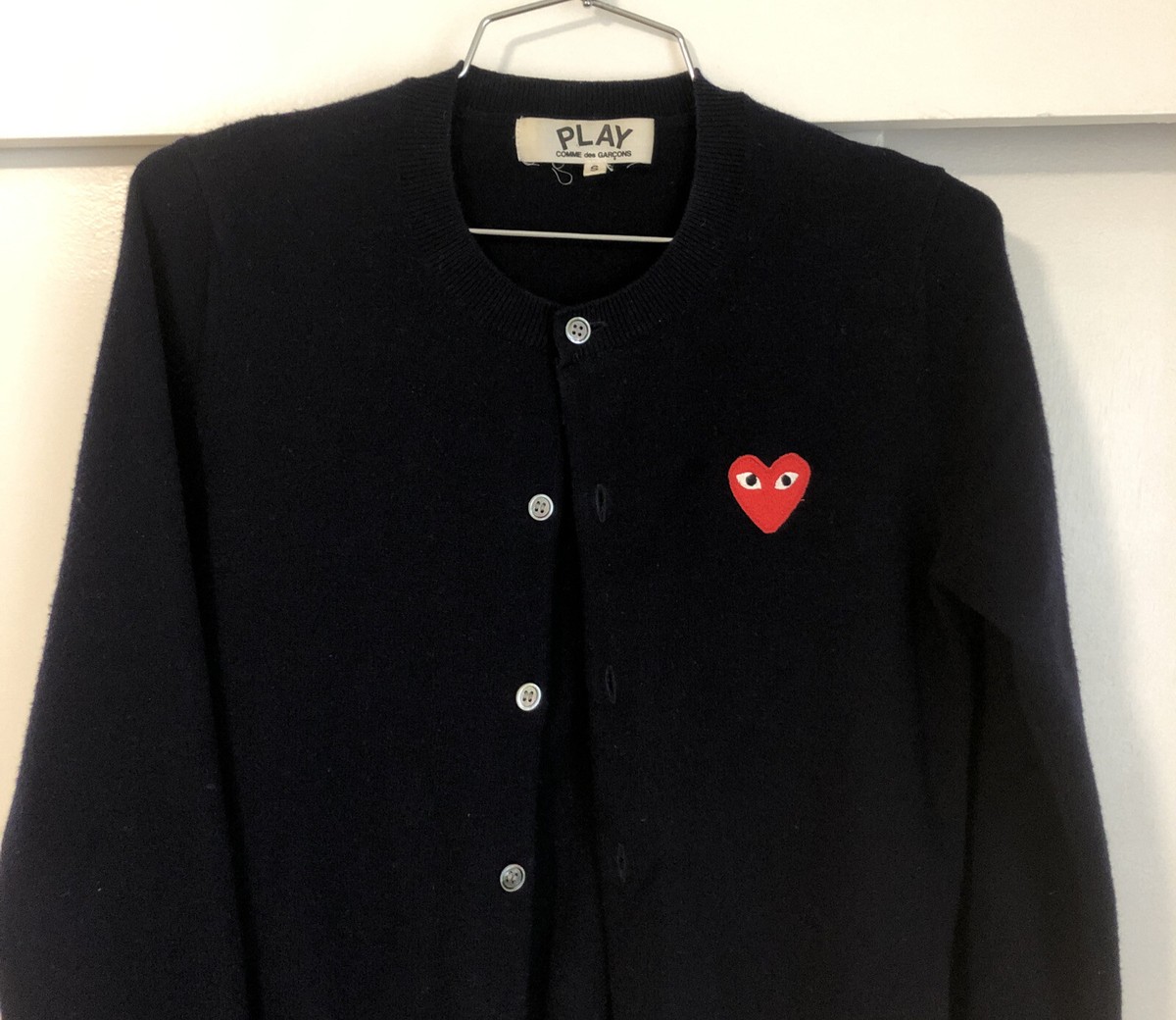 COMME DES GARCONS PLAY CARDIGAN SWEATER JAPAN SIZE S NAVY COMME DES GARCONS PLAY CARDIGAN SWEATER JAPAN SIZE S NAVY
