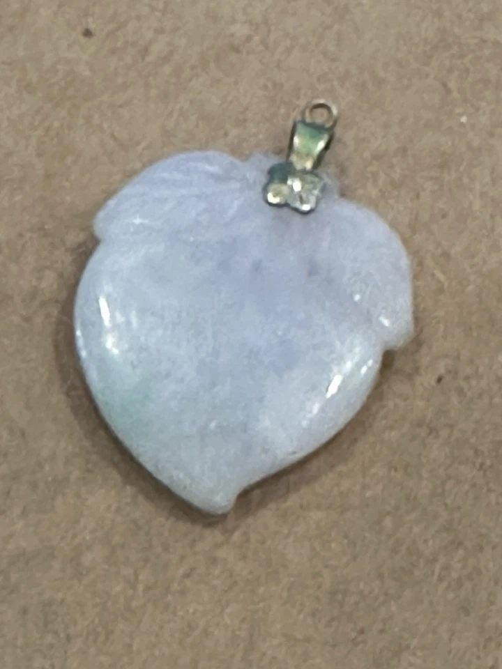 Lote de 3 tallas de jade lavanda. Trío simbólico de melocotón, mariposa y foca Foto 3 de 4