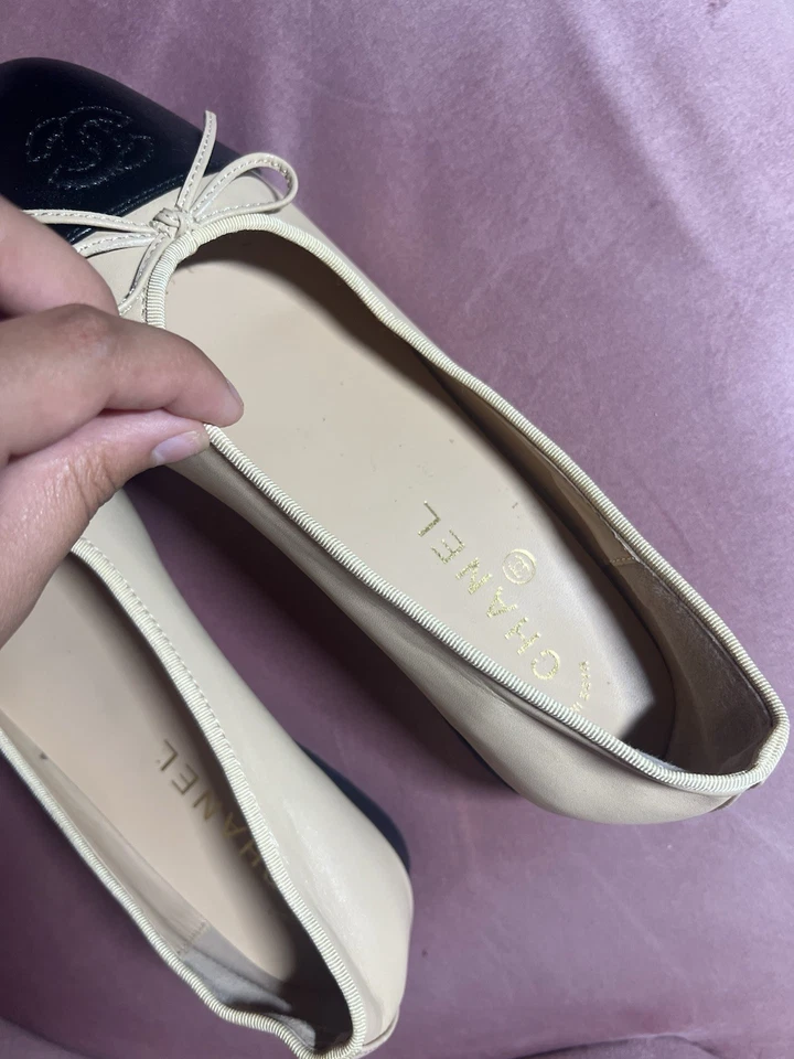 CHANEL ballerines cuir bicolore beige noir nœud, pointure 37 - Photo 2/4