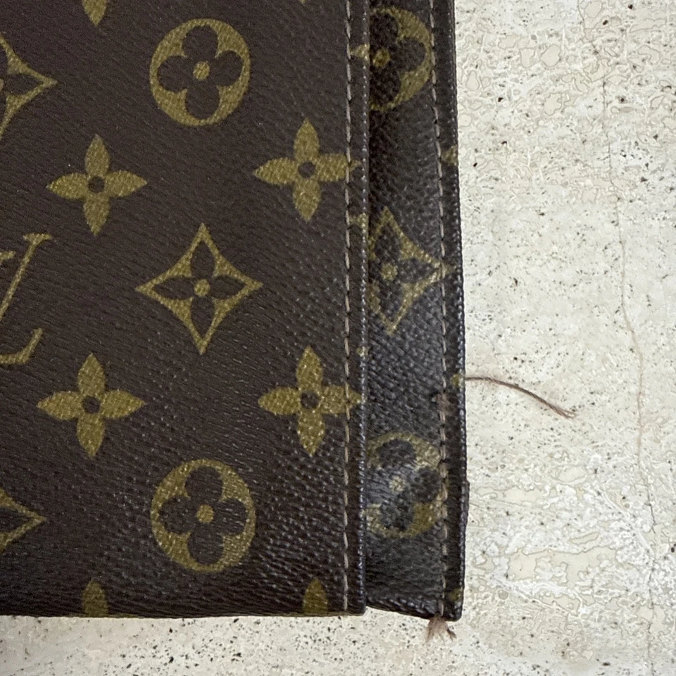 Auténtico Louis Vuitton Poche Documentos Tableta Cubierta Monograma Lona Bolso sin asas Estuche Foto 2 de 4