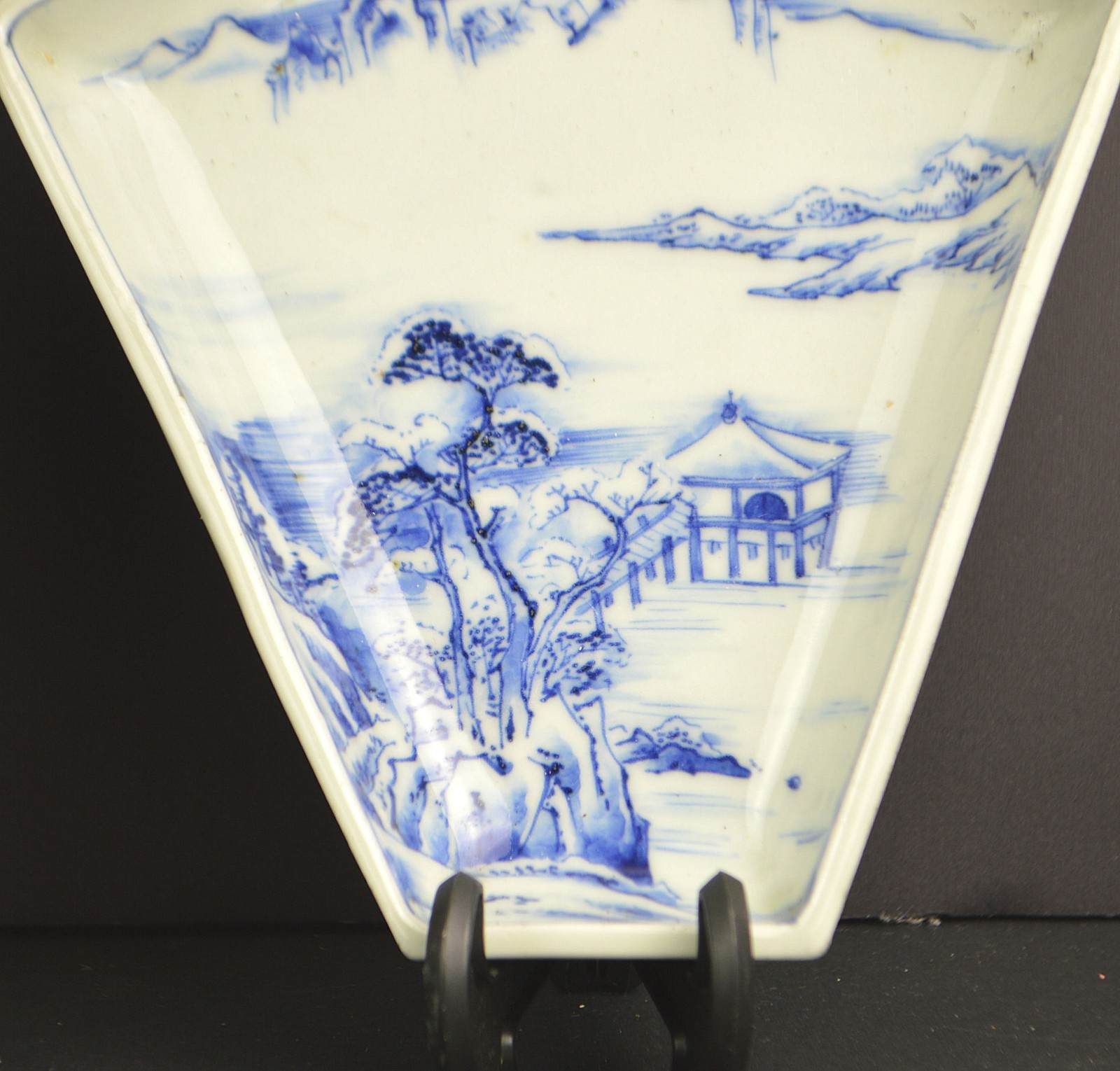 A Superb Set Of 8 Japanese Meiji Period Handpainted Porcelain Dishes