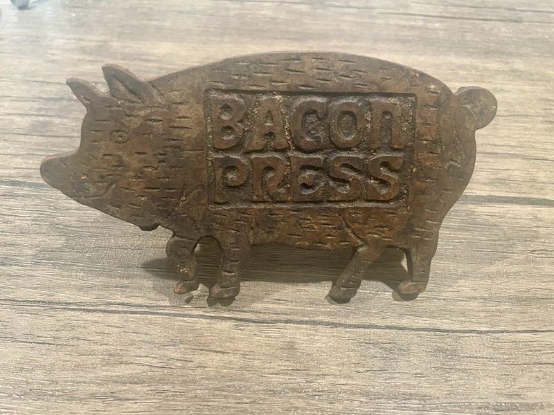 VINTAGE CAST IRON PIG BACON PRESS WOOD HANDLE From Illinois Farm