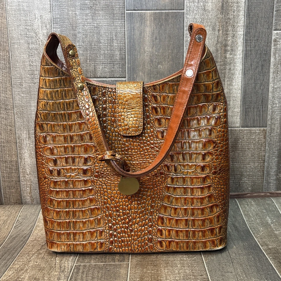 Bolso de hombro Brahmin Melbourne de cuero en relieve de cocodrilo con bolsa antipolvo marrón Foto 2 de 4