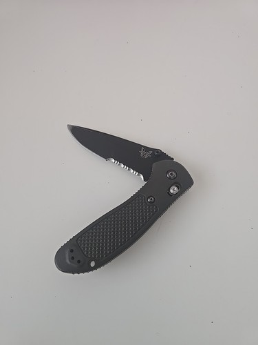 Benchmade Griptilian 551 Axis Lock Messer grau
