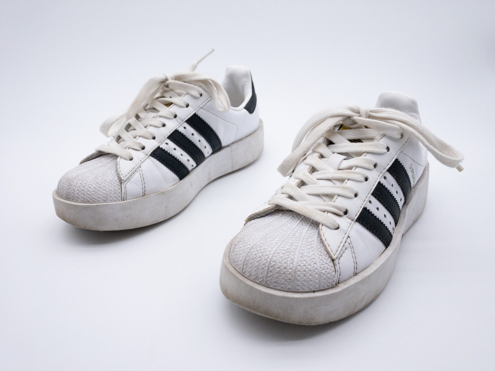 Sneakers Adidas Superstar Bold W Ftwwht/Cblack/Goldmt FV3336 White 36 2/3 |  SQUARE