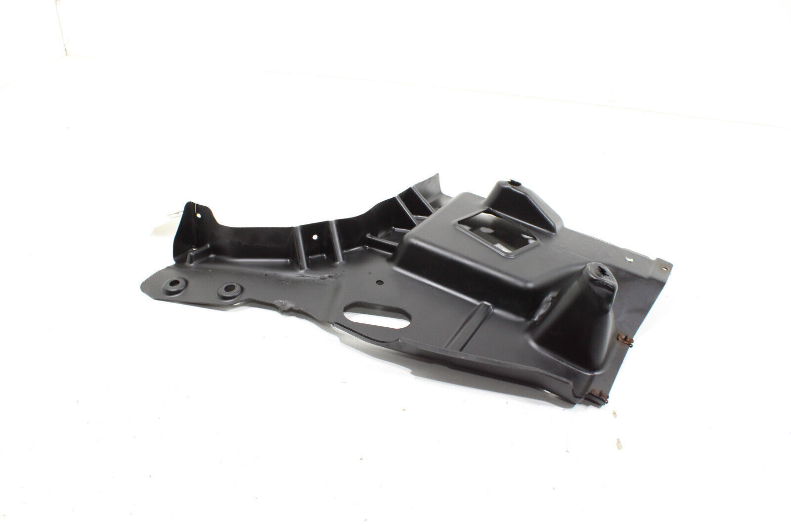 Maserati Levante 2017-2020 Front Right Body side shield