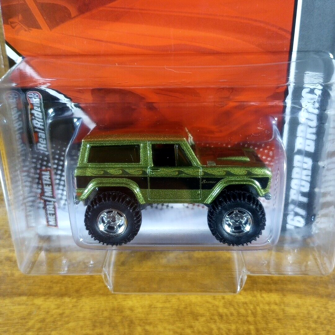 Hot Wheels Garage '67 Ford Bronco Metallic Olive Green Real Riders