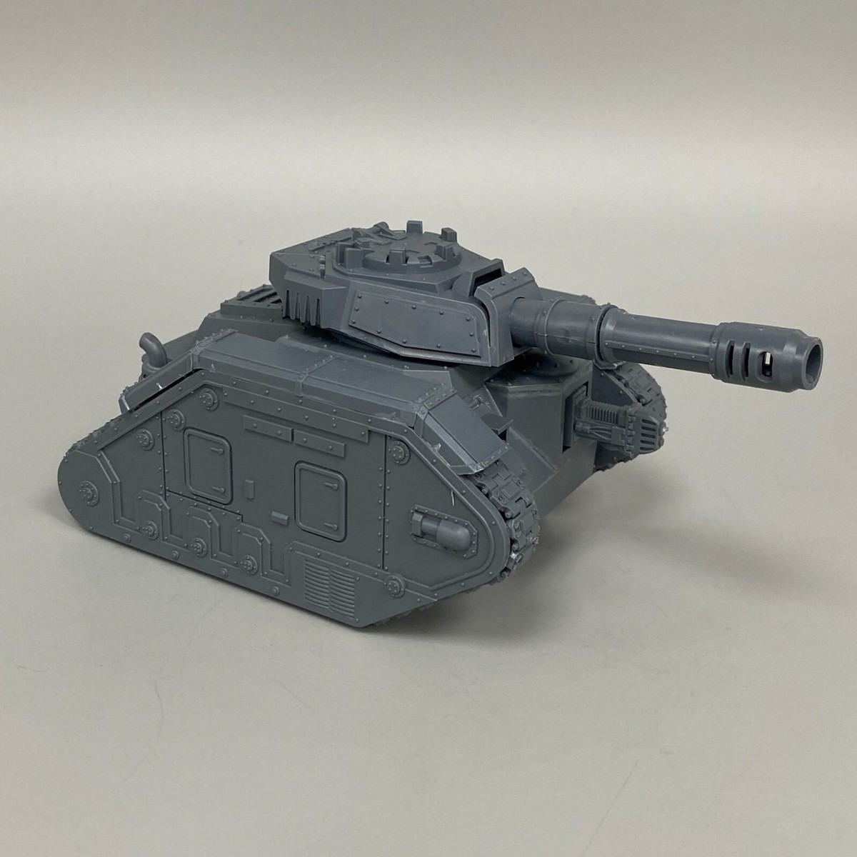 x1 Tank Leman Russ incomplet Plastique Warhammer 40K | P-00IEV x1 Tank Leman Russ incomplet Plastique Warhammer 40K | P-00IEV