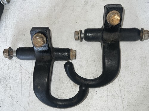 ✅ 1999 - 2006 Chevrolet Silverado Tahoe GMC Yukon Sierra Front Tow Hooks Set OEM
