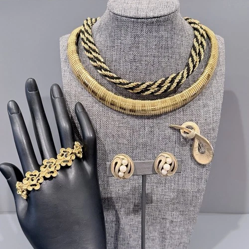 Vintage Trifari Gold Tone Jewelry Lot Choker Rope Chain Necklace Brooch Bracelet