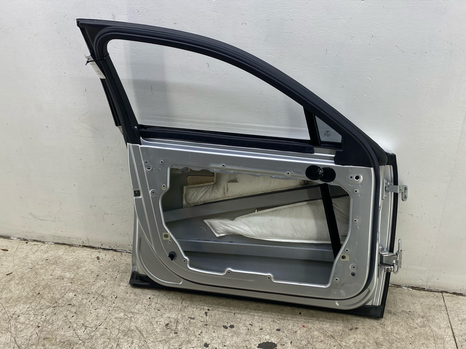 2014-2019 BENTLEY FLYING SPUR FRONT LEFT DOOR SHELL SILVER FROST METALLIC(6770)