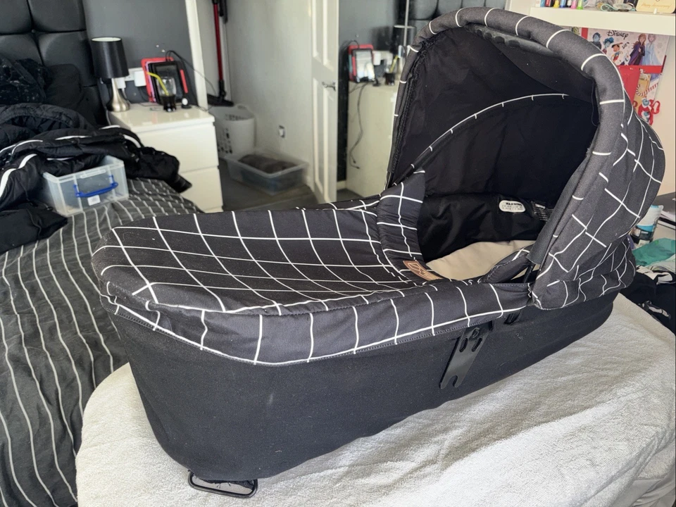 Mountain Buggy Duet V3 2017 Model Carry Cot and Sling Herringbone no rain cover - Image 4 of 4