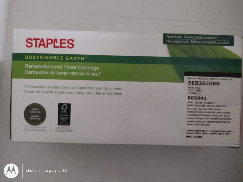 Cartucho de toner a laser Staples Sustainable Earth SEB2025BR 885941 preto HP CC530A - Imagem 2 de 3