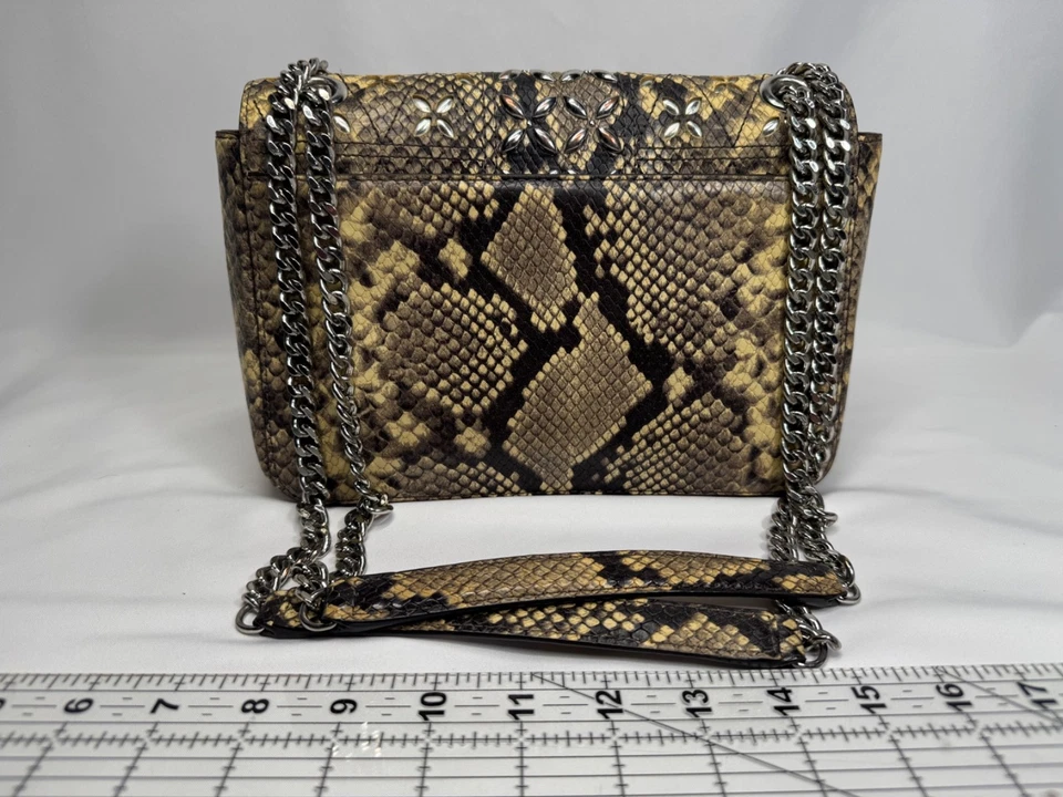 Bolso de hombro Michael Kors Tina mediano de piel de serpiente detalles plateados correa de cadena Foto 2 de 4