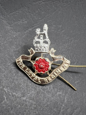 The Loyal Regiment - Eloxiertes Staybrite Kragenabzeichen