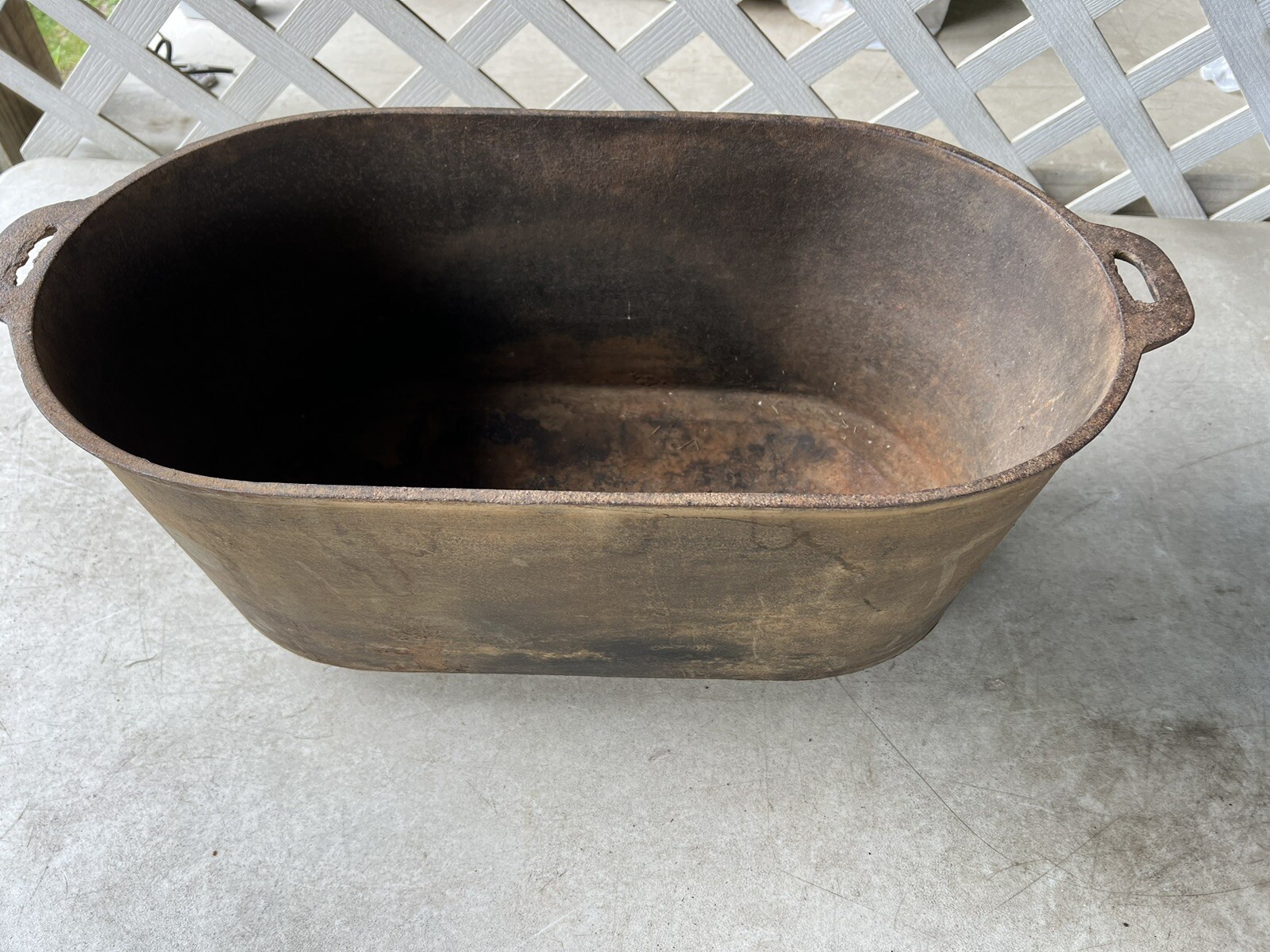 Vintage cast iron oval pot With Legs Kettle, Cauldron Unmarked Griswold