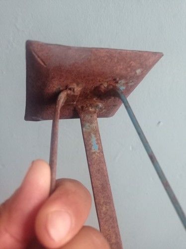 antiguo soporte para velas de hierro - Imagen 9 de 12