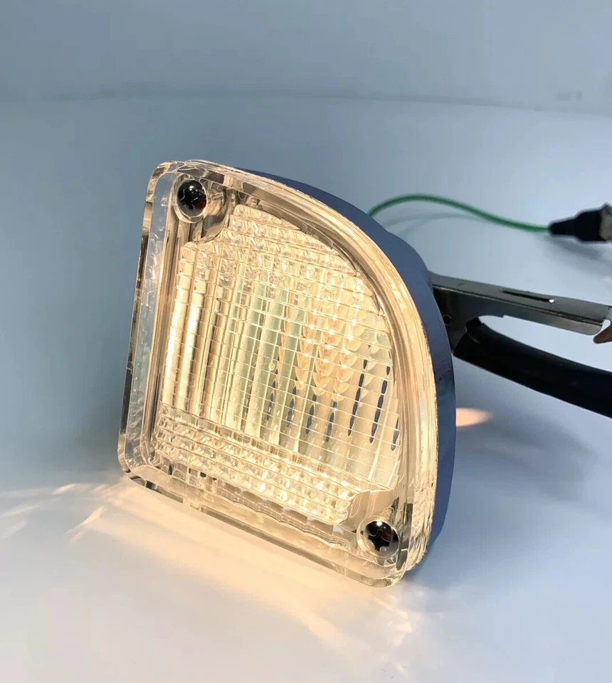 Conjuntos de retroceso de luz derecha e izquierda para camioneta Chevrolet/GMC 1967-72  Foto 2 de 4
