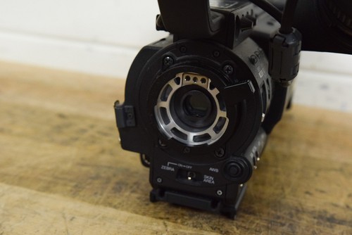 JVC GY-HD200U 1/3" 3-CCD Professional HDV Camcorder CG00GWH - Picture 6 of 11