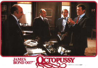 James Bond 007 - Octopussy ORIGINAL Aushangfoto Roger Moore / Maud Adams /K Bedi