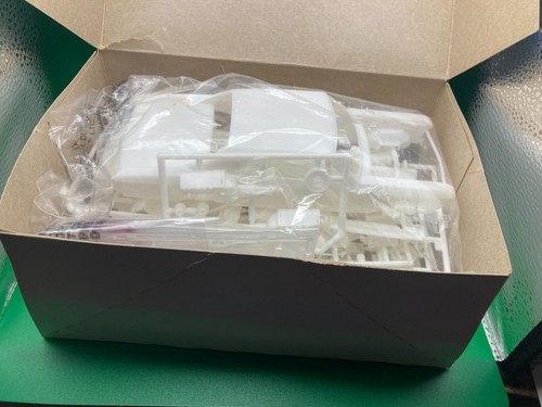 1966 Chevelle Super Sport 1/25 Scale Model Kit By Lindberg - Picture 8 of 10