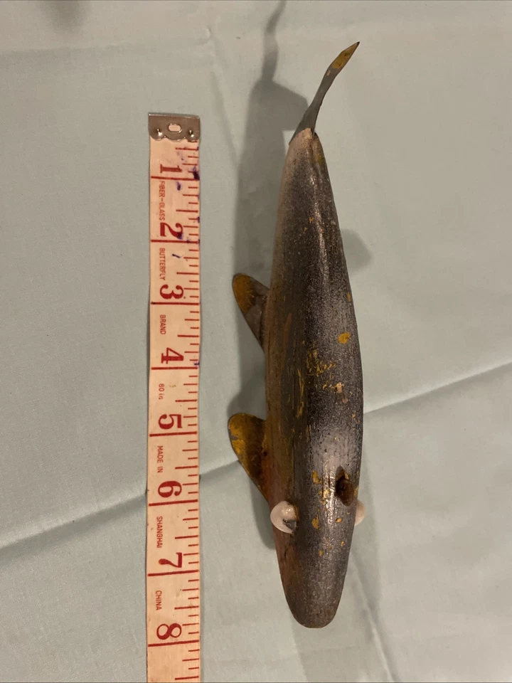 Señuelo de madera vintage para peces con peso Foto 2 de 4