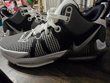 Nike LeBron Witness VII