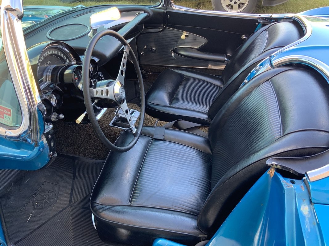 1961 Jewel Blue Chevrolet Corvette   | C1 Corvette Photo 2