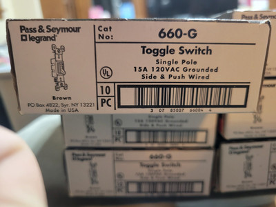 Box Of 10 Toggle Switch SP Grounding Brown 120-Volt 15-Amp 660-G