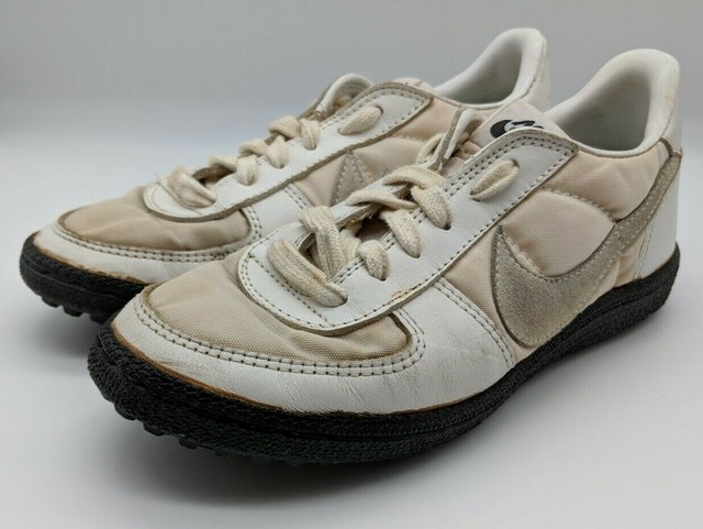 nike waffle sole trainers