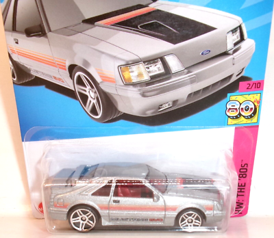 Hot Wheels 1/64 Ford Mustang SVO 1984 - Modèle Mainline 2023 Neuf