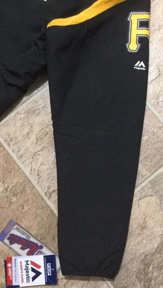 Women’s PITTSBURGH PIRATES Majestic BLACK Full Zip THERMA BASE Jacket Coat Sz XL - Image 4 of 4