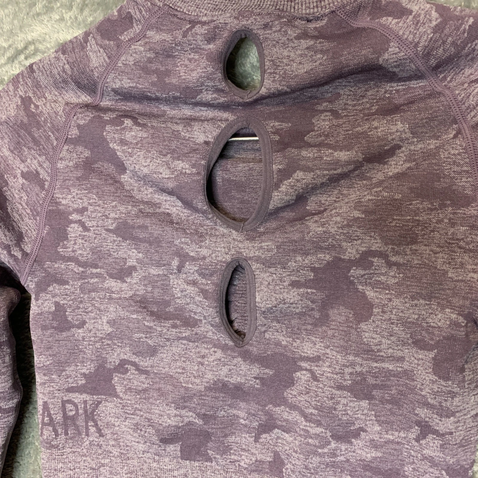 gymshark adapt camo seamless long sleeve crop jacquard cutout shirt