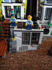 LEGO City Prison Island set 60130 complete 1 Broken Clip 2 Peeling Stickers