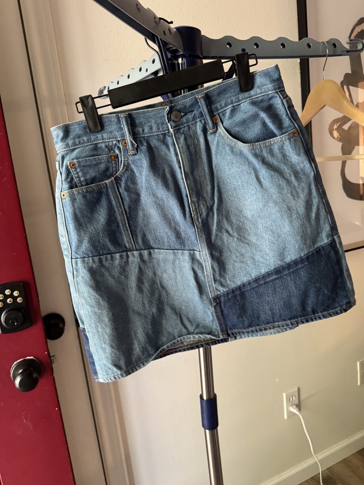 LEVI’S Denim Patchwork Mini Skirt  Pockets Size 28 - image 2