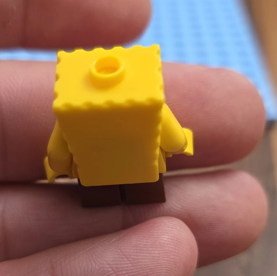 Lego SpongeBob Minifigure Grin with Bottom Teeth Spongebob SQUAREPANTS RARE! - Image 3 of 4