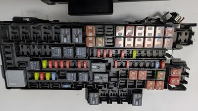 2011-2014 Ford F250 SD F350 SD Engine Fuse Box OEM