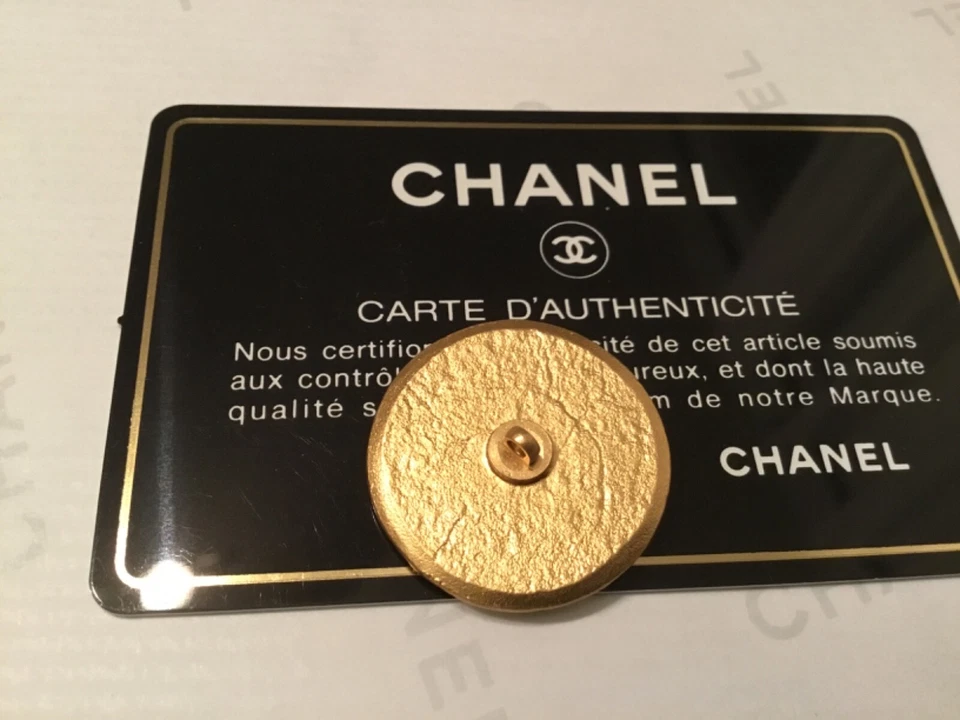 Chanel Knopf Eule mit Glasaugen, mit CC Logo, aus  Metall,  Größe ca. 26mm - Bild 2 von 4