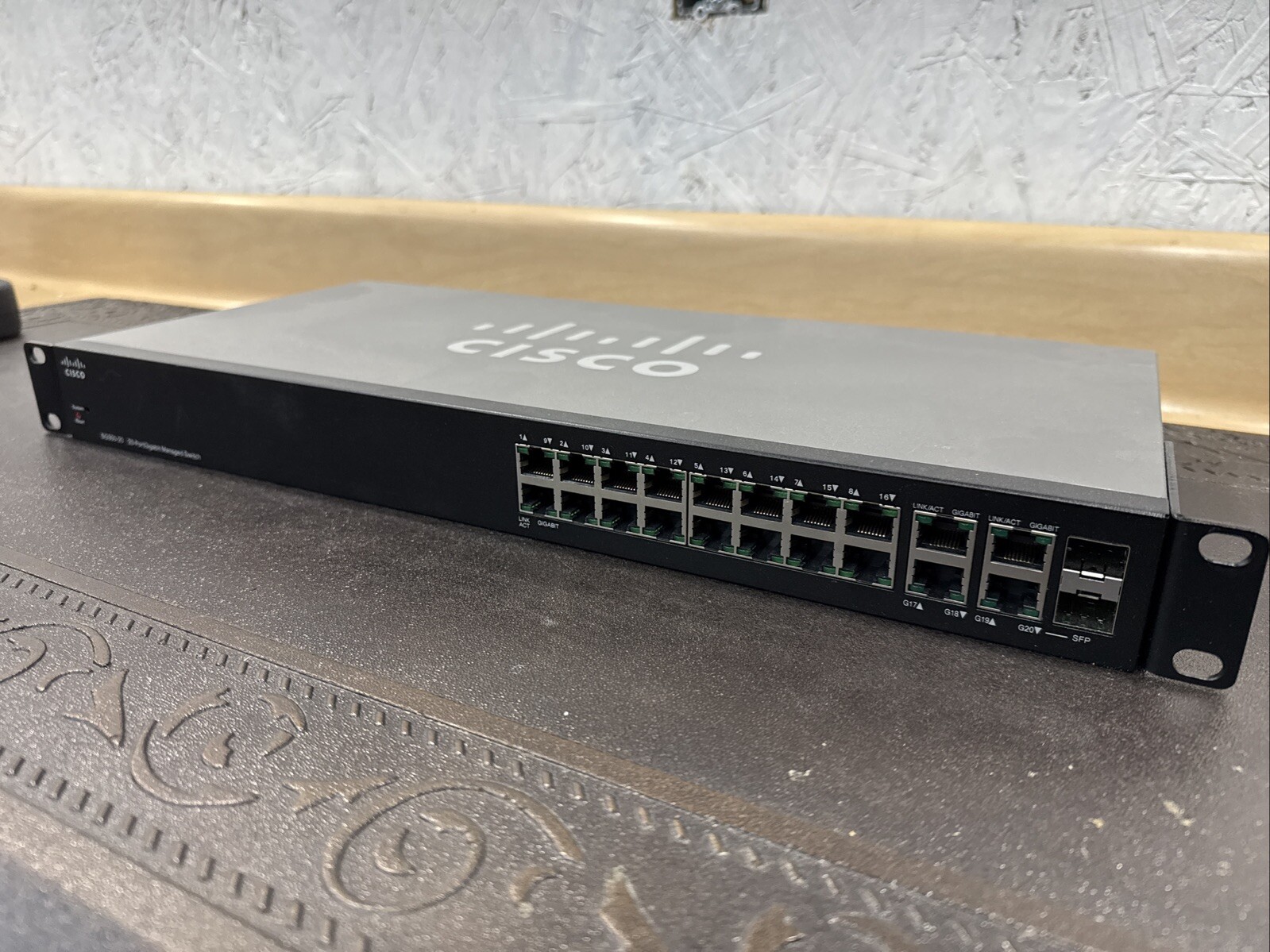 Cisco SG300-20  (SRW2016-K9) 20-Port External Ethernet Switc