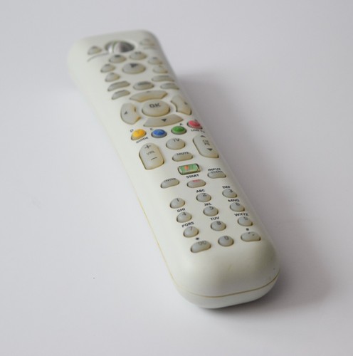 Microsoft Xbox 360 White Media Remote Control - Picture 2 of 11