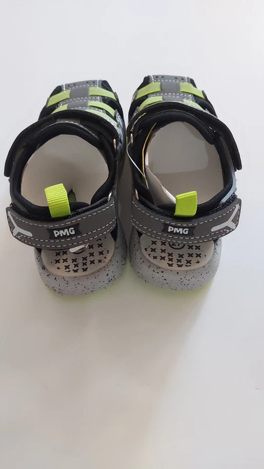 Nuevas sandalias Primigi hechas en Italia gris/lima punta cerrada, euro 24, americanas 8, nuevas en caja Foto 3 de 3