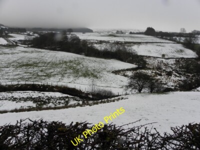 Foto 6x4 winterlich an der Aghalane Plumb Bridge Blick nach Osten von der Bradkeel Road c2015